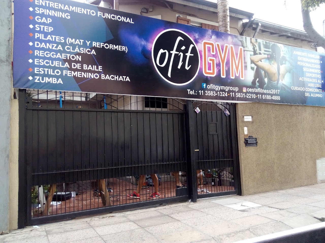 Frente del gimnasio Ofit Gym en Salvador Curutchet 1650, Castelar